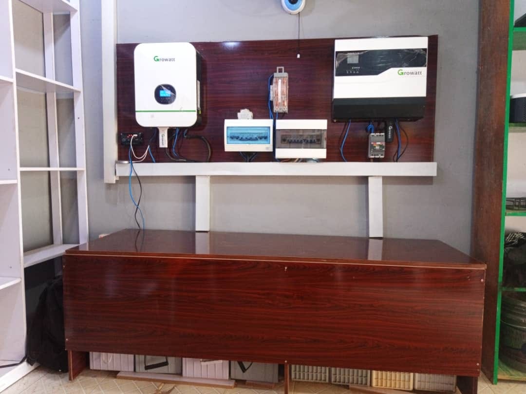 Growatt inverter and electrical distribution installation